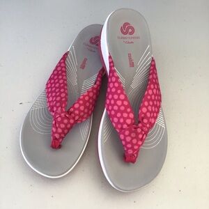 Clarks Cloudsteppers Women's Pink Polka Dot Flip Flop Sandals